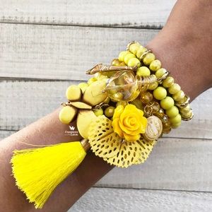 Set with 7 bracelets